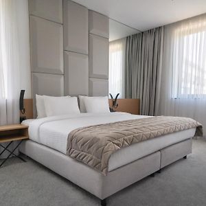 Hotel Mona Plaza
